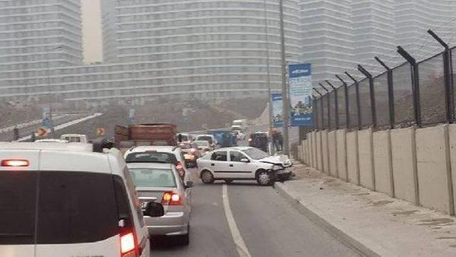 Batışehir'de Trafiği Kilitleyen Zincirleme Kaza