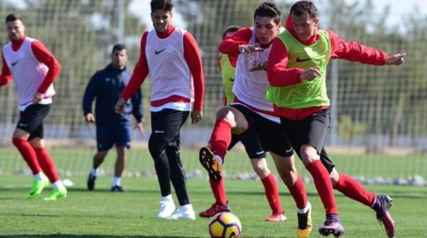 Antalyasporlu El Kabir Oynamak Istiyor