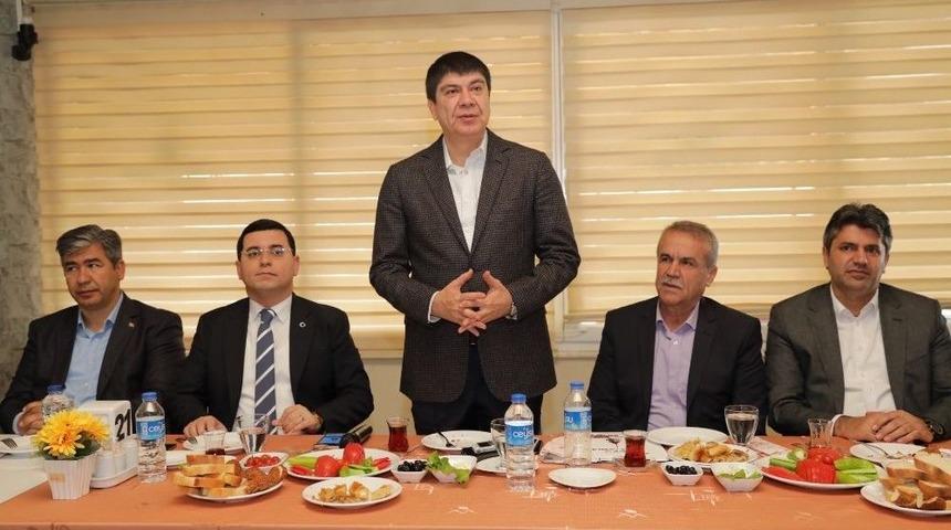 Başkan T&uuml;rel, Kepezli M&uuml;teahhitlerle Buluştu