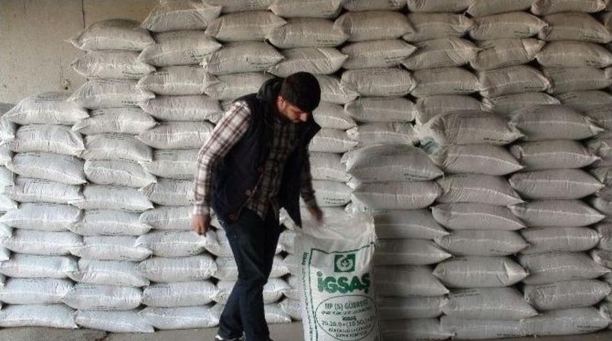 Kızıltepe&rsquo;de G&uuml;bre Satıcılarından Organik G&uuml;breye Destek