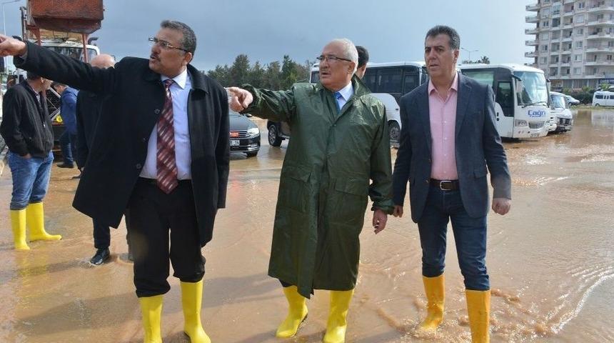 Mersin&rsquo;de Sağanak Yağış Etkili Oldu