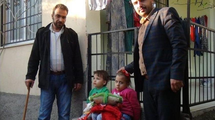 (&ouml;zel) Osmaniyeli İmam, Yardımları İle Suriyeli G&ouml;&ccedil;menleri Ve &Ccedil;ocuklarını Sevindiriyor
