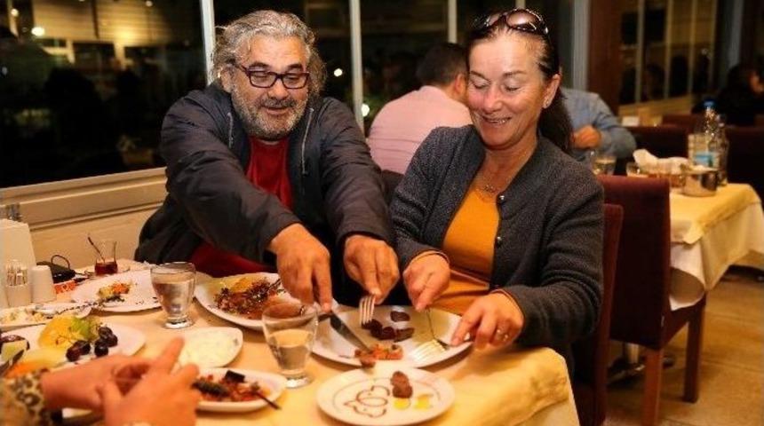 Bir Tabak Da Can Dostlara