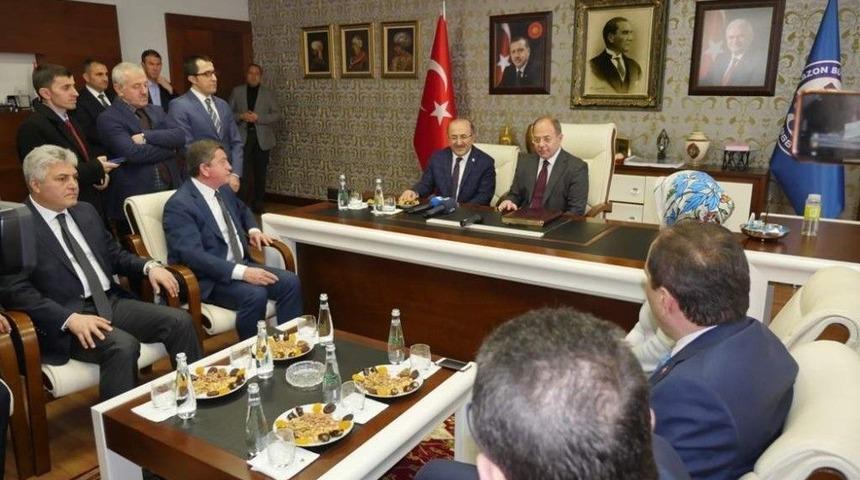 Sağlık Bakanı Akdağ, Başkan G&uuml;mr&uuml;k&ccedil;&uuml;oğlu&rsquo;nu Ziyaret Etti