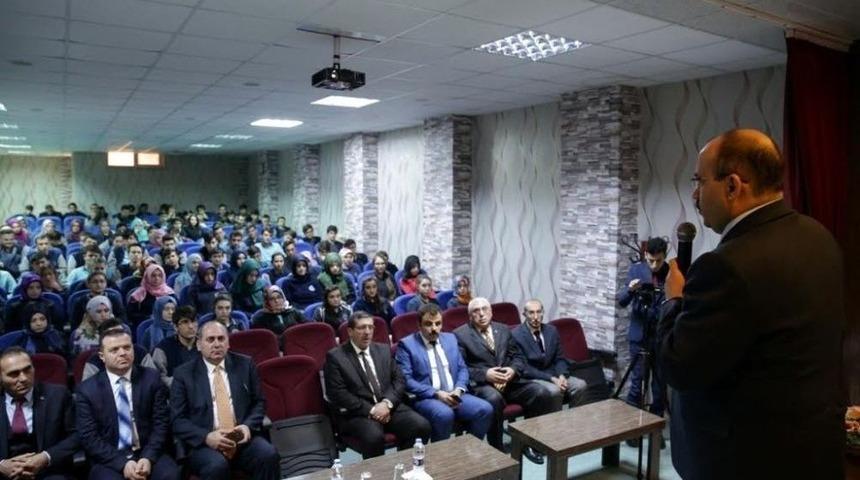 Vali Ustaoğlu: "&uuml;lkenin Geleceği Sizlersiniz"