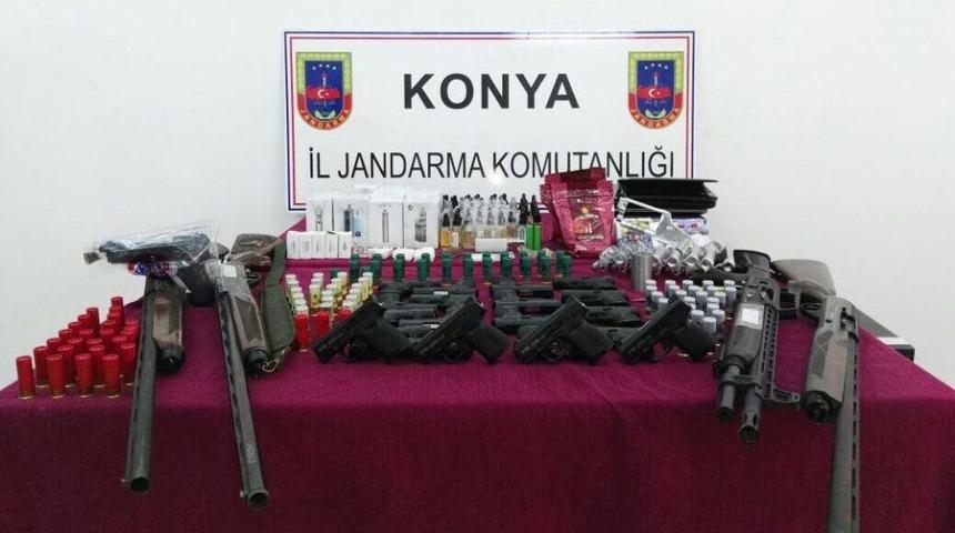 Konya&rsquo;da Jandarmadan Suikast Tipi Kalem Tabanca Operasyonu