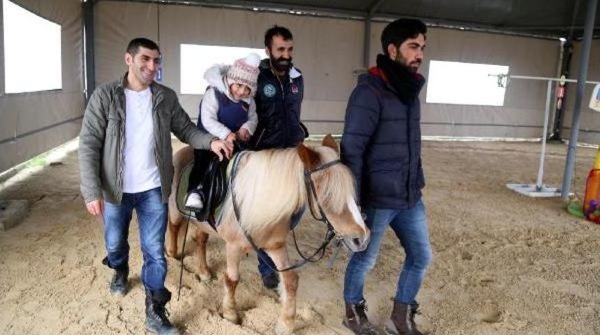 Atlı Terapiyle 2 Bin 500 Engelli Çocuk Iyileşti