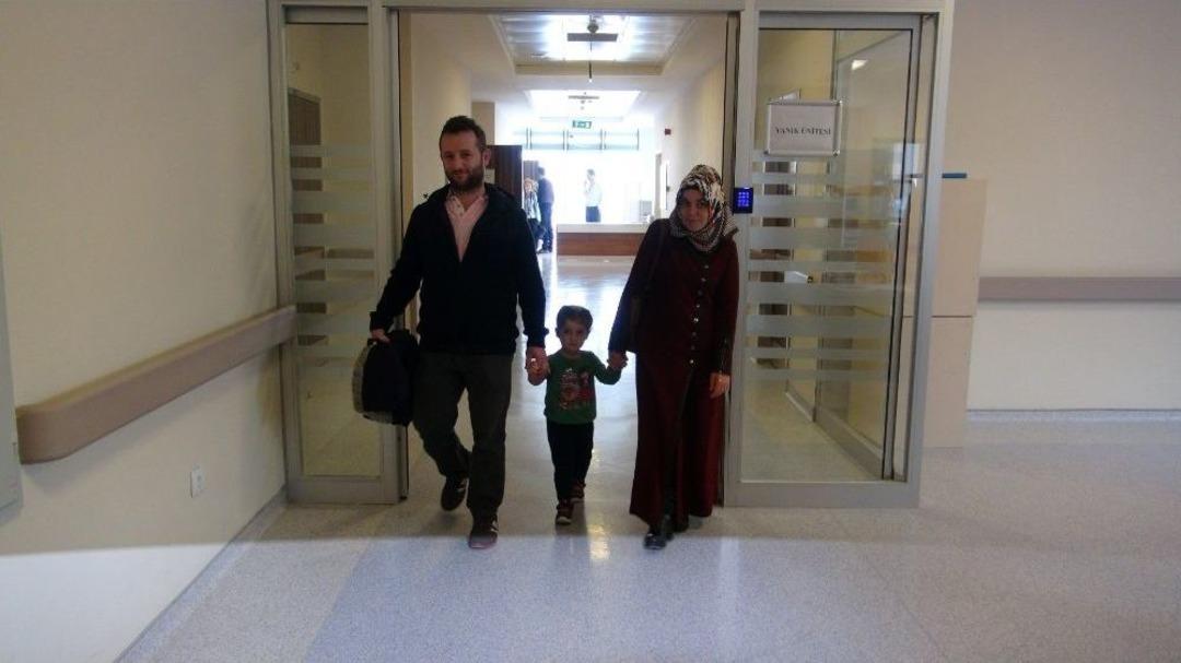 &Uuml;&ccedil; Yaşındaki Rabia&rsquo;nın Yanık Kolu Kesilmekten Kurtarıldı