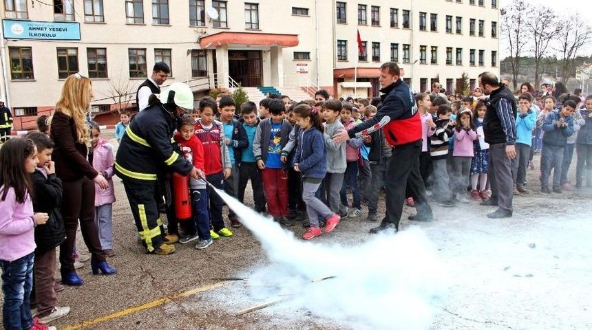 Ara&ccedil;&rsquo;ta &Ouml;ğrenciler İ&ccedil;in Yangın Tatbikatı Yapıldı