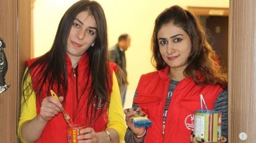 &Ouml;ğretmenler İ&ccedil;in G&uuml;zel Resim &Ccedil;izdiler