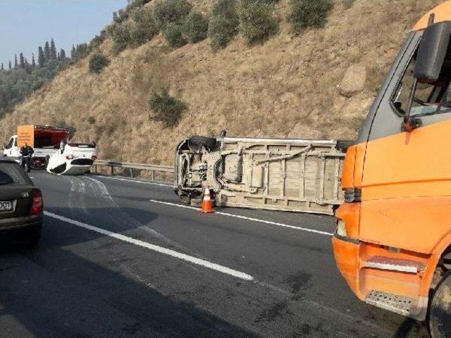 Takla Atan Otomobilde Yaralanan 2 Kadın, Hastaneye Götürülürken Ambulanstan Indi