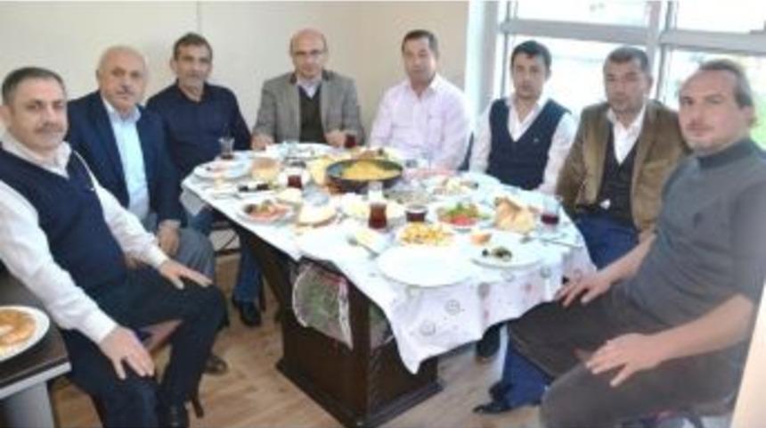 Oral, Minib&uuml;s&ccedil;&uuml;lerle Kahvaltıda Buluştu