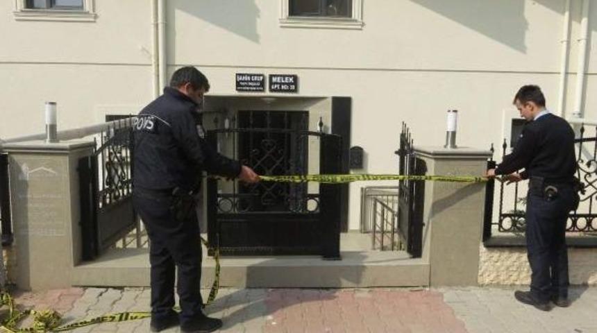 Bilgisayar M&uuml;hendisi Evinde &Ccedil;ok Sayıda Bı&ccedil;ak Yarası Ile &Ouml;l&uuml; Bulundu