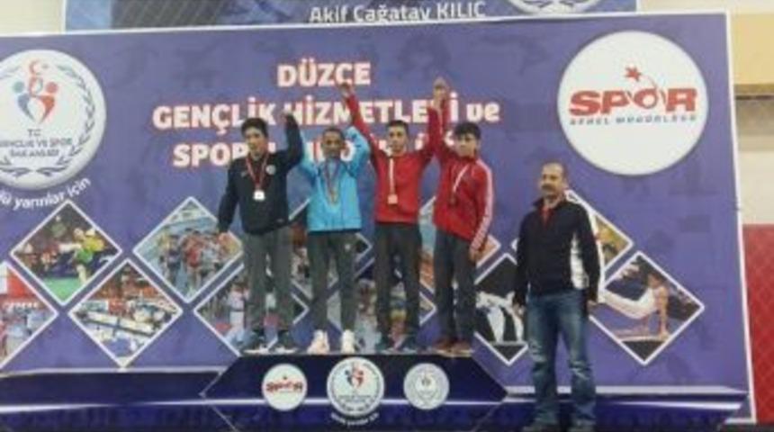 Kağıtsporlu G&uuml;reş&ccedil;iler T&uuml;rkiye Şampiyonasına Katılmaya Hak Kazandı
