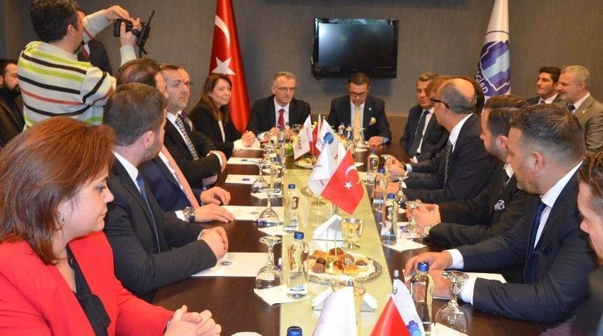 Bakan Ağbal Gen&ccedil; İş Adamları İle Buluştu