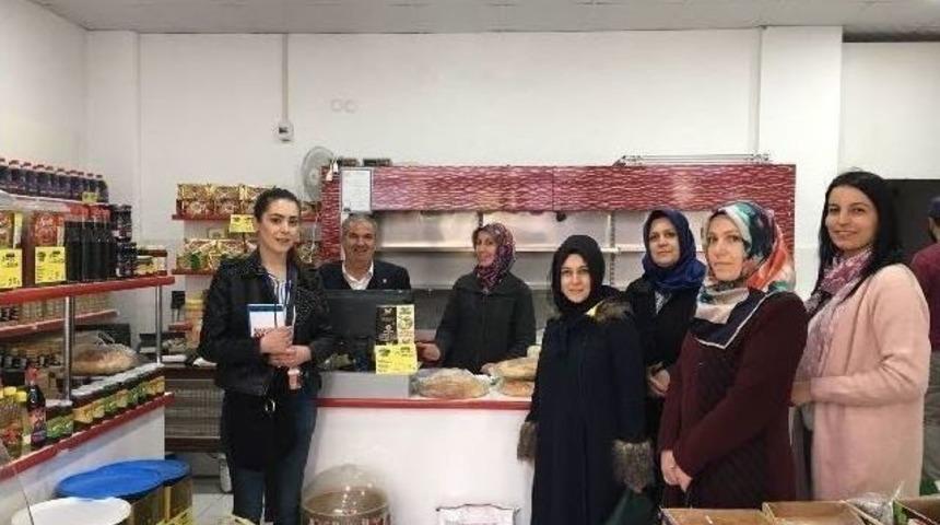 Ak Parti Odunpazarı İl&ccedil;e Kadın Kolları &Uuml;yeleri Referandum &Ccedil;alışmalarına Devam Ediyor