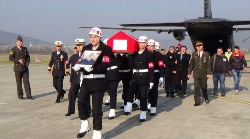 Fırat Kalkanı Harekatı&rsquo;nda Şehit D&uuml;şen Uzman &Ccedil;avuşun Naaşı Zonguldak&rsquo;a Getirildi