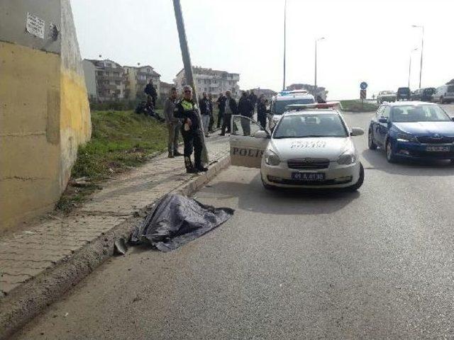 Kaldırımda Yürüyen Kadına Otomobil Çarptı: 1 Ölü, 1 Yaralı