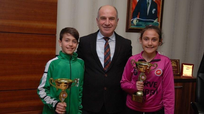 Başkan Yardımcısı Taş, Uluğbey Ortaokulu &Ouml;ğrencilerini Ağırladı