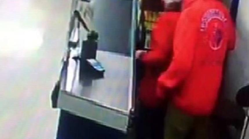 Bı&ccedil;aklı Market Gaspı G&uuml;venlik Kamerasında