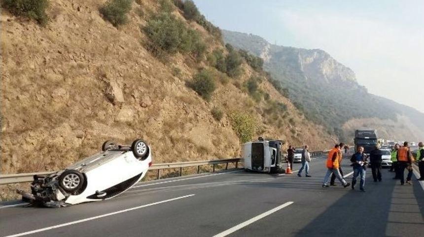 Tem&rsquo;de Kamyonete &Ccedil;arpan Otomobil Takla Attı: 2 Yaralı
