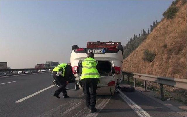 Tem’de Kamyonete Çarpan Otomobil Takla Attı: 2 Yaralı