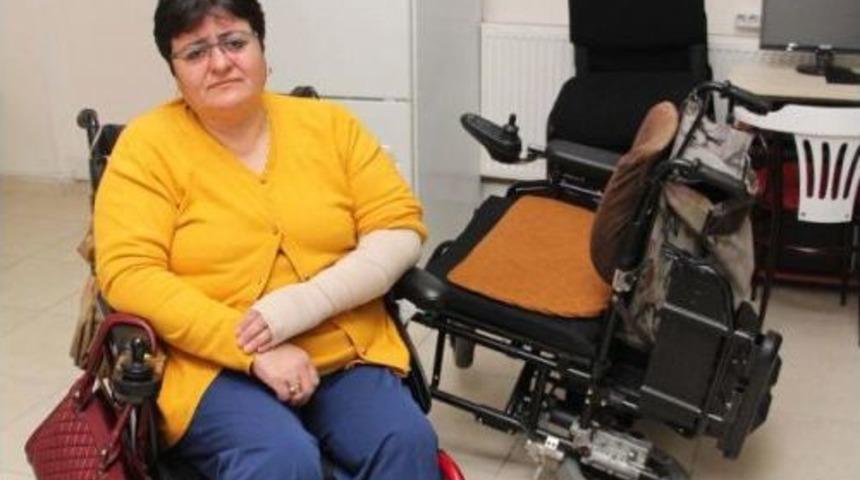 Otomobil &Ccedil;arpan Engelliler Derneği Başkanı Yıldız Yaralandı