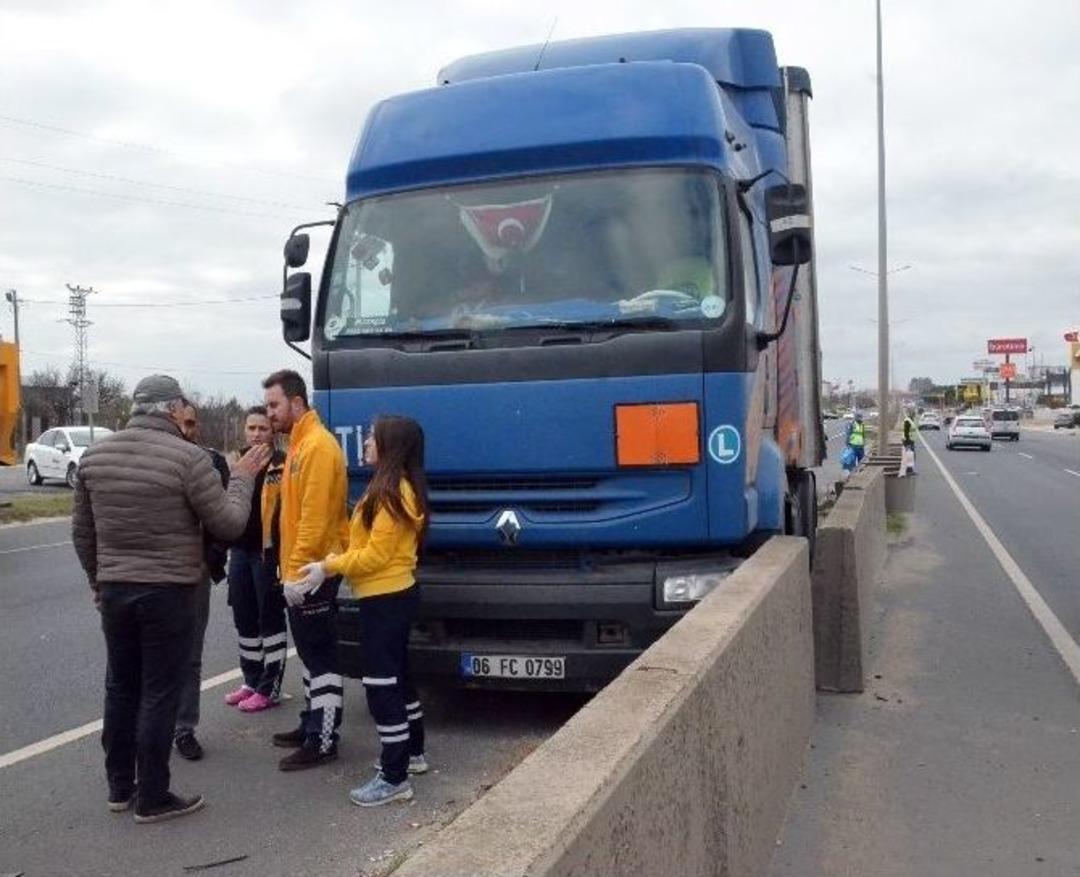 Uyuşturucu Kullandığı İddia Edilen Tır Şof&ouml;r&uuml; Direksiyon Başında Fenalaştı