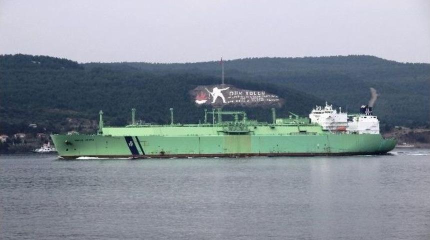 Doğalgaz Tankeri Boğazdan Ge&ccedil;ti