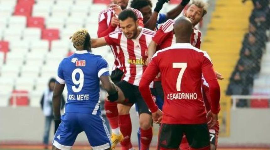 Sivas Stadı'nın Yarısı Kış Yarısı Yaz