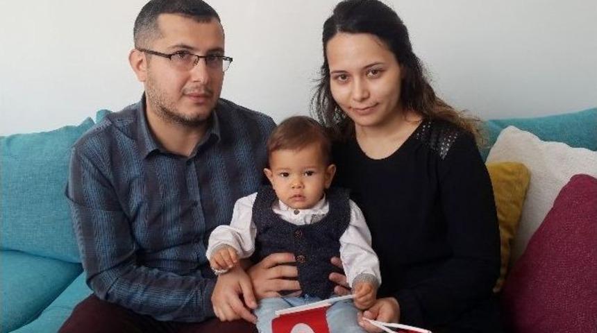 (özel Haber) 11 Aylık Bebeğin Bayrak Sevgisi