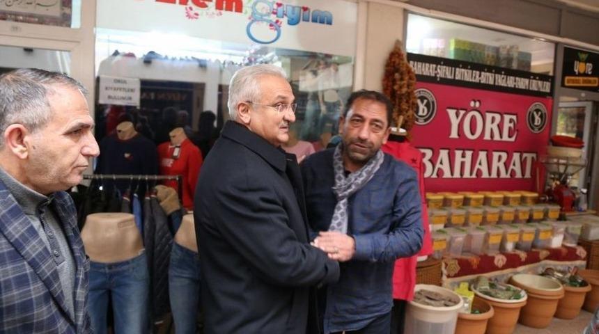 Başkan Başsoy G&uuml;ne Uzun &Ccedil;arşı Esnafı İle Başladı