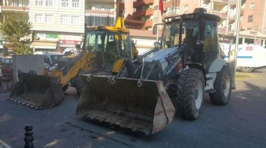 Kiraladıkları Iş Makinelerini Satarken Yakalandılar