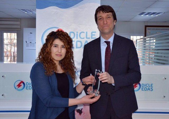 Dicle Elektrik Dağıtım’dan Mhm Çalışanlarına Plaket