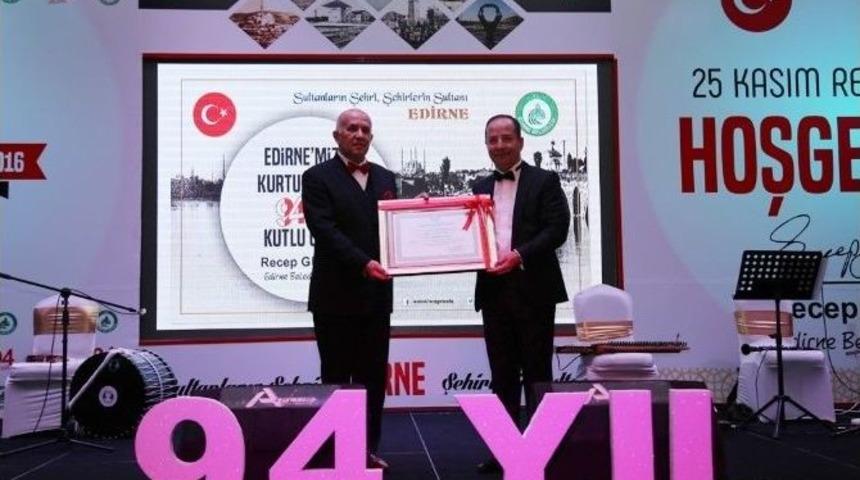 Başkan G&uuml;rkan&rsquo;a Anlamlı Hediye