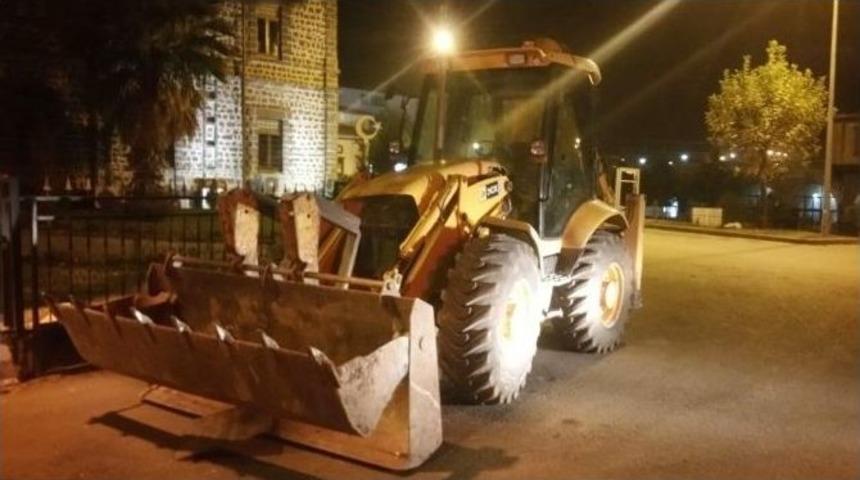 Kiraladıkları İş Makinelerini Satarken Su&ccedil; &Uuml;st&uuml; Yakalandılar