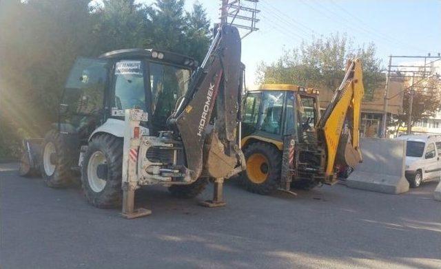 Kiraladıkları İş Makinelerini Satarken Suç Üstü Yakalandılar