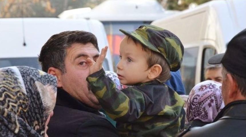 Şehit Babasını El Sallayarak Uğurladı