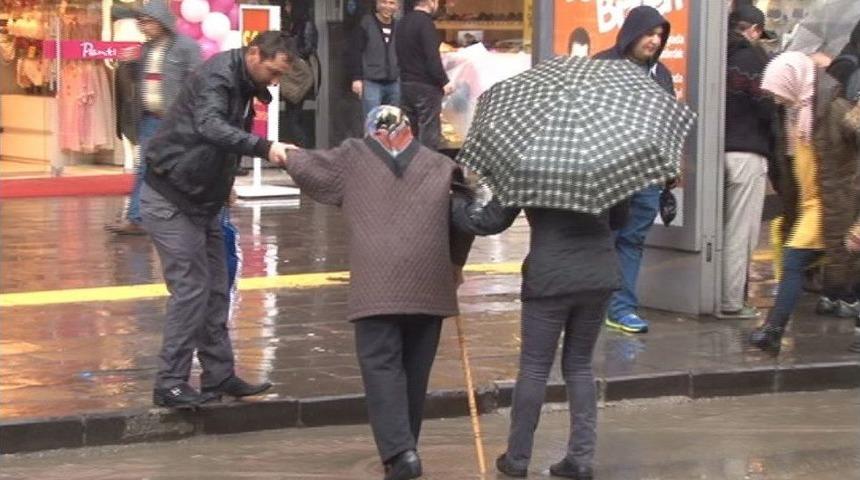 Başkent&rsquo;te Sağanak Yağmur