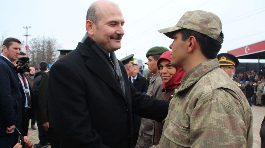 Bakan Soylu&rsquo;dan &Uuml;&ccedil;&uuml;z &Ccedil;ocuklarını Aynı Anda Askere G&ouml;nderen Anne Ve Babaya Tebrik