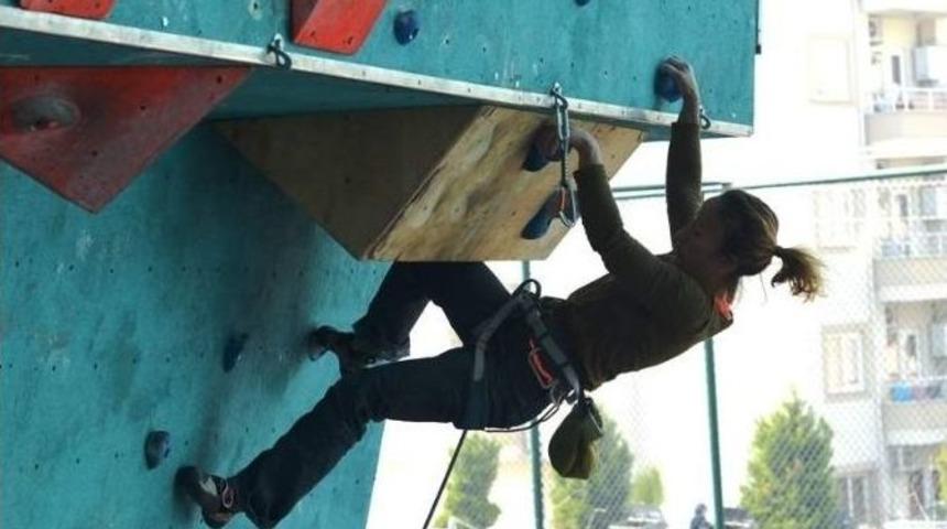 &Ouml;r&uuml;mcek Kadınlar...