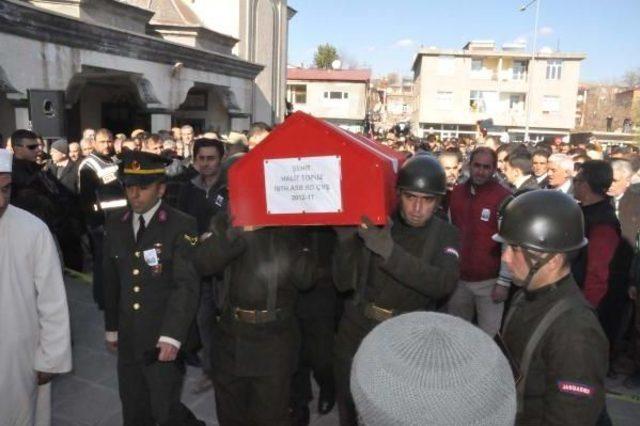 'fırat Kalkanı' Şehidi Astsubay Bitlis'te Son Yolculuğuna Uğurlandı