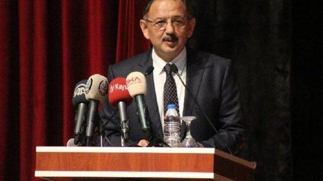 Bakan Özhaseki, Ömer Halisdemir'in Kabrini Ziyaret Etti (2)