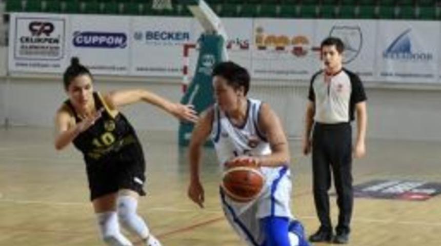 Bornova Beckerspor Liderliğini Per&ccedil;inledi