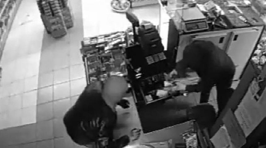 Telefonlarını Da 62 Bin Tl &Ccedil;aldıkları Markette Şarj Ettiler