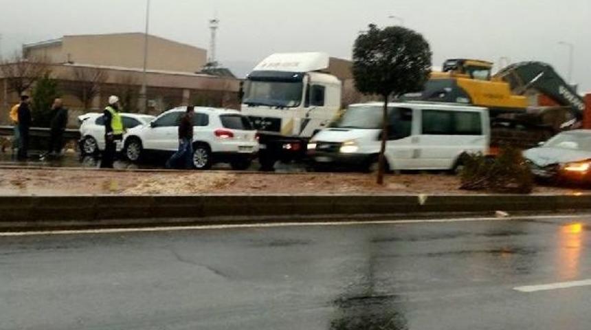 Şanlıurfa'da Bakan Konvoyunda Zincirleme Kaza: 5 Yaralı