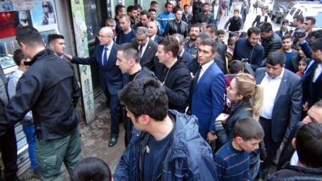 Başbakan Yardımcısı Şimşek, Cizre'de Esnaftan 'evet' Desteği Istedi