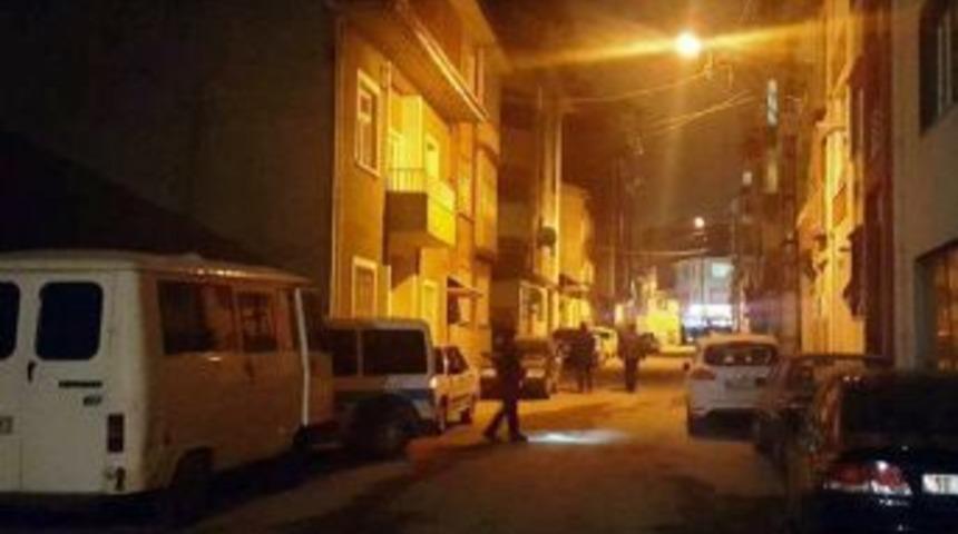 Sokak Ortasında Kavga Eden &Ccedil;ift Birbirini Bı&ccedil;akladı