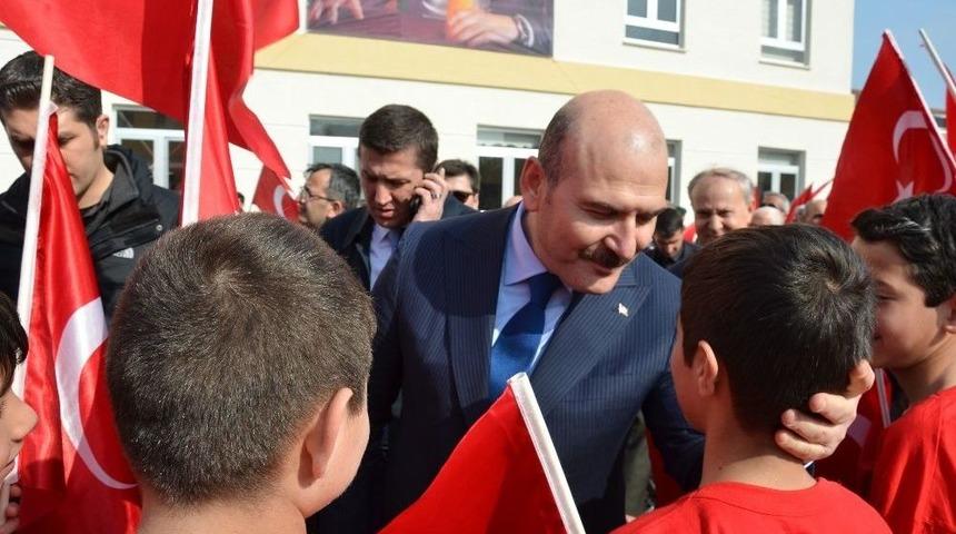 Şehit Kaymakam Safit&uuml;rk Ortaokulu&rsquo;nun A&ccedil;ılışında Ailesi G&ouml;zyaşlarına Boğuldu