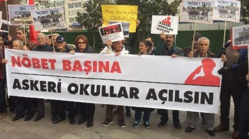 Beşiktaş'ta Askeri Okullar I&ccedil;in "sessiz &Ccedil;ığlık "eylemi
